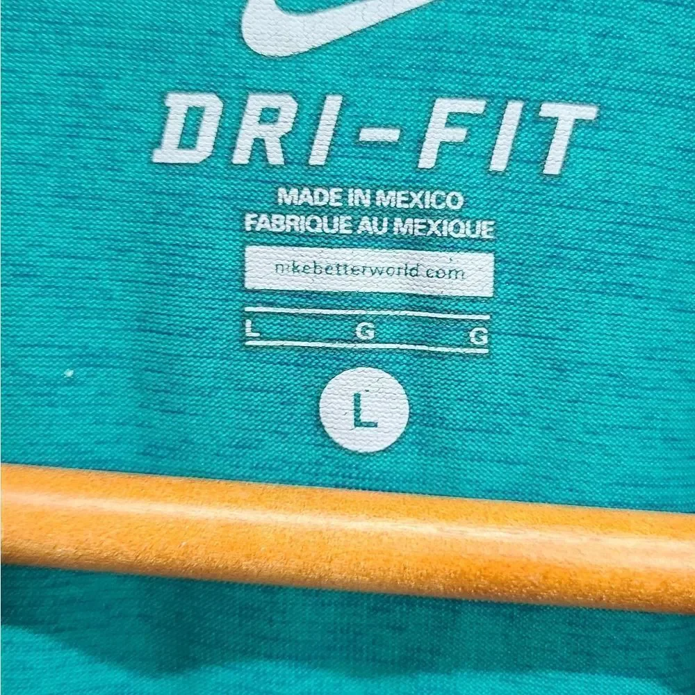 Nike's DRI-FIT Men's Green Tee Size Large‎